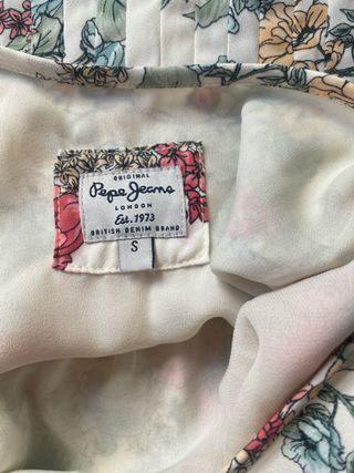 Vestido corto floral manga larga