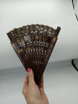 Ventaglio vintage legno marrone dipinto 23 cm