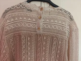 Blusa romántica beige