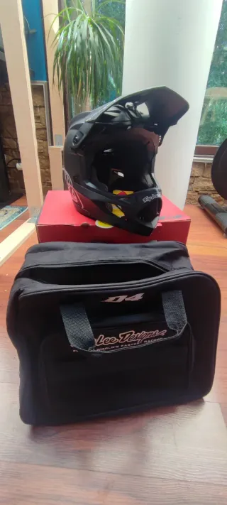 CASCO MTB Y MOTOCROSS TROY LEE CARBONO " NUEVO".