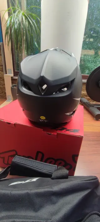 CASCO MTB Y MOTOCROSS TROY LEE CARBONO " NUEVO".