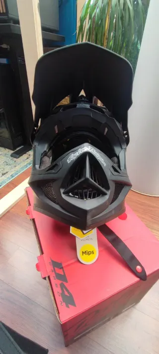 CASCO MTB Y MOTOCROSS TROY LEE CARBONO " NUEVO".