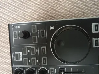 Mesa de mezclas Hercules DJControl MP3 LE