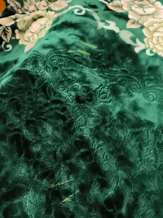 Manta polar verde con flores Para cama matrimonio.