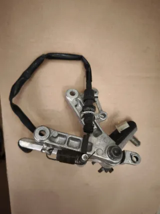 Estribera, reposapiés y pedal freno CBR900RR SC33