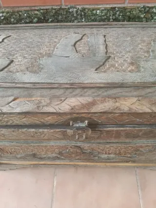 Baúl antiguo madera motivos marineros