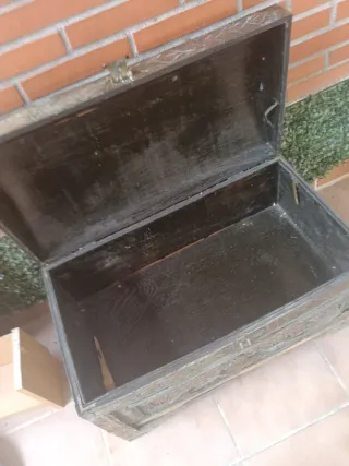 Baúl antiguo madera motivos marineros