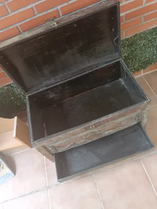 Baúl antiguo madera motivos marineros