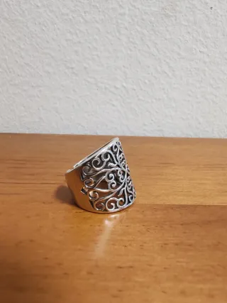 Sortija plata filigrana diseño floral