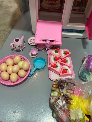 Cocinita de juguete rosa