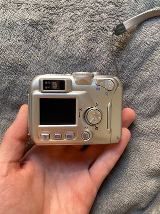 Cámara Digital Nikon Coolpix 2100 Plata