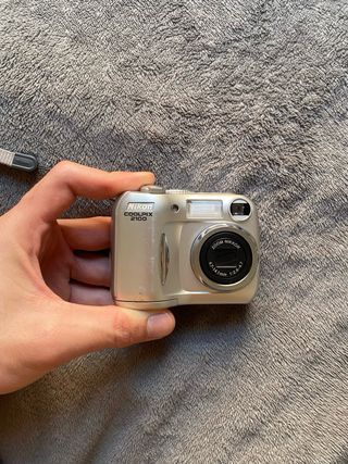 Cámara Digital Nikon Coolpix 2100 Plata