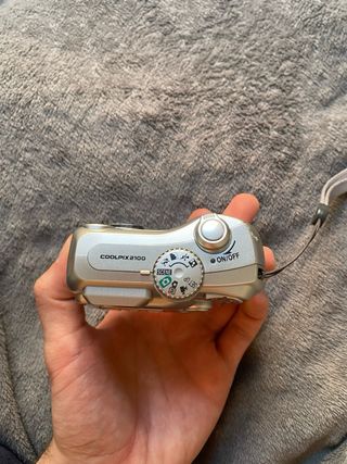 Cámara Digital Nikon Coolpix 2100 Plata