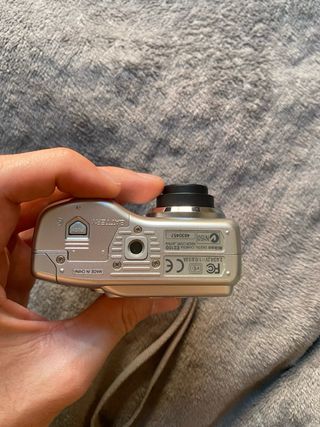 Cámara Digital Nikon Coolpix 2100 Plata