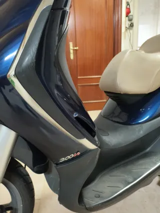 Piaggio Beverly Tourer 300 (2010)