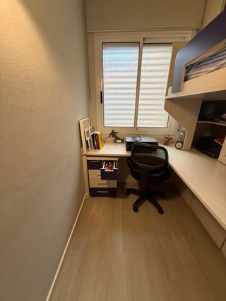Habitación infantil estudio litera y escritorio