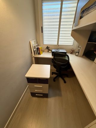 Habitación infantil estudio litera y escritorio
