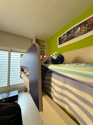 Habitación infantil estudio litera y escritorio