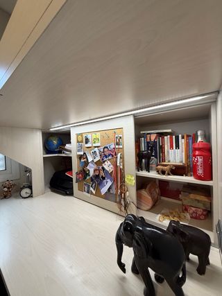 Habitación infantil estudio litera y escritorio