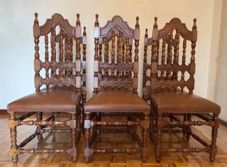 Mesa con 6 sillas de nogal asiento de cuero