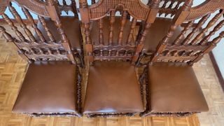 Mesa con 6 sillas de nogal asiento de cuero