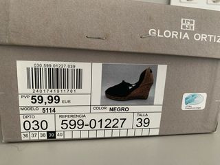 Alpargatas Gloria Ortiz Beige y Negras