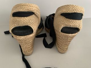 Alpargatas Gloria Ortiz Beige y Negras