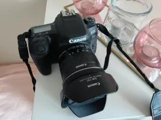Cámara Canon EOS 77D + 2 Lentes 10-18mm y 18-55mm.