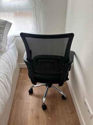 Silla ergonómica de oficina negra