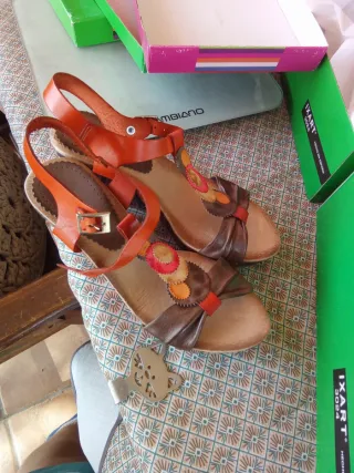 Lote de 3 pares de sandalias de cuña del 38