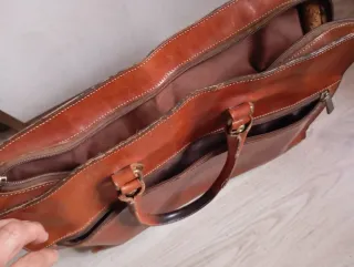 Maletín de cuero marrón