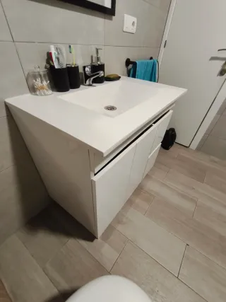 Mueble de baño con lavabo de porcelana