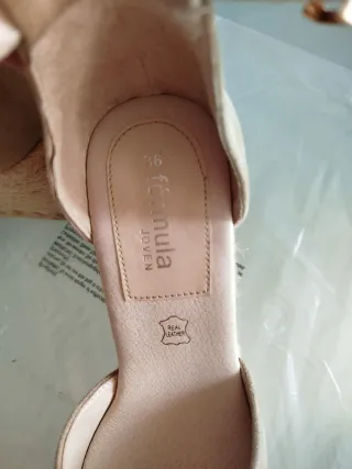 Zapatos cuña ante beige FORMULA JOVEN