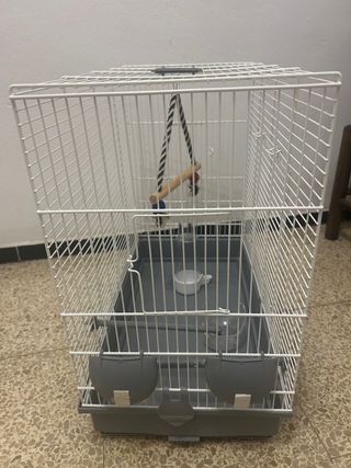 Jaula para pájaros en buen estado