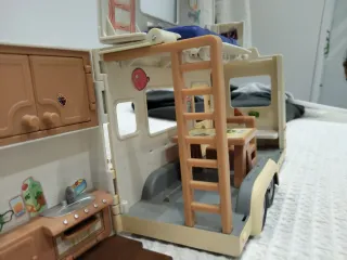 Caravana Bluey y todoterreno