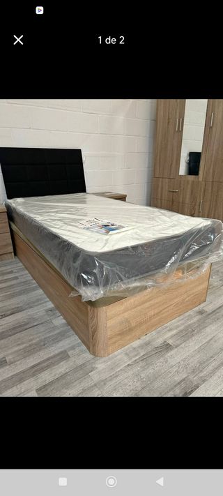 Colchón y canapé de madera y tela