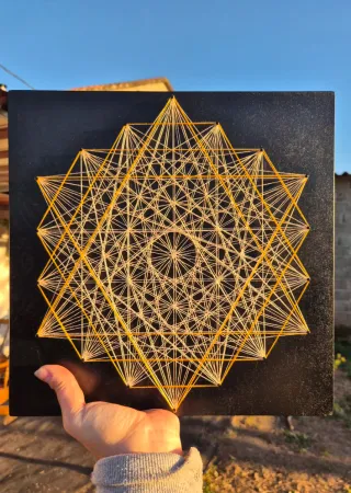 Cuadro String Art Geométrico Artesanal