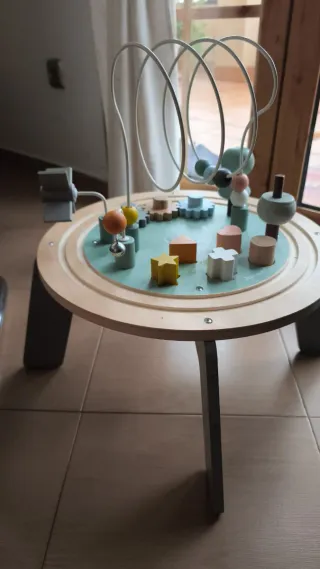 Mesa de actividades Janod para bebé