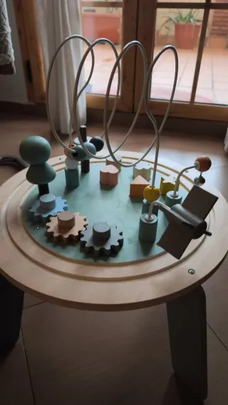 Mesa de actividades Janod para bebé