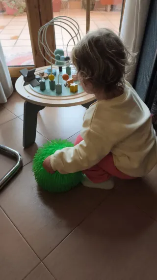 Mesa de actividades Janod para bebé