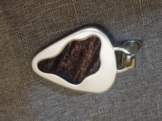 Colgante de ámbar con inclusiones