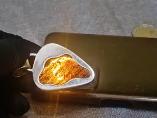 Colgante de ámbar con inclusiones