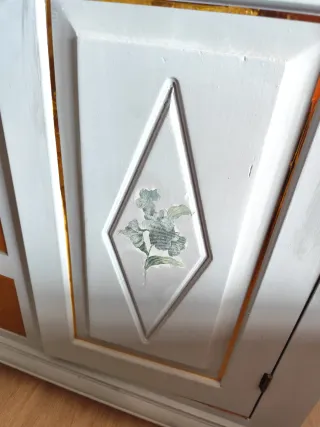 Vitrina de madera y cristal