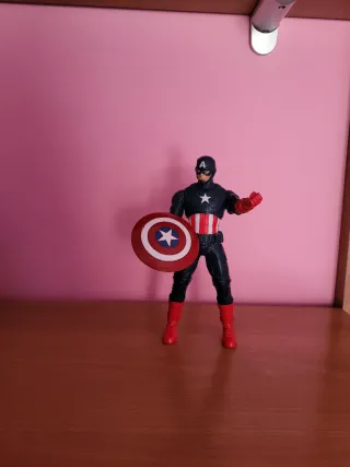 Figuras Spiderman y Capitán América
