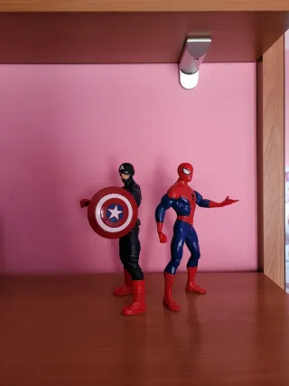 Figuras Spiderman y Capitán América