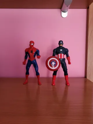 Figuras Spiderman y Capitán América
