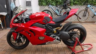 Ducati Panigale V4 Roja