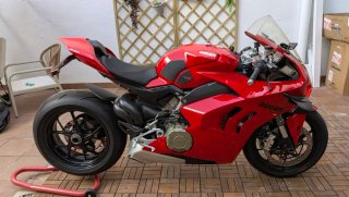 Ducati Panigale V4 Roja