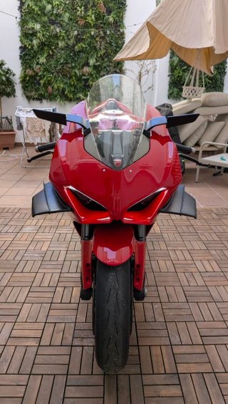 Ducati Panigale V4 Roja