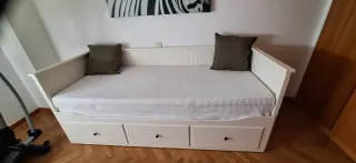 Diván blanco con 2 colchones